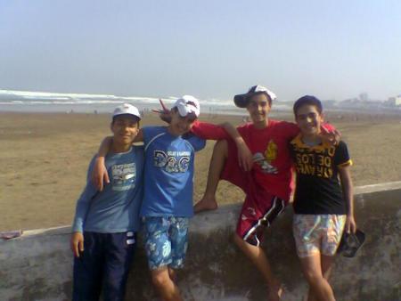 moi et omar et younes et omar